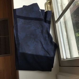 Lululemon high waisted crops - Size 8 - 21 inseam